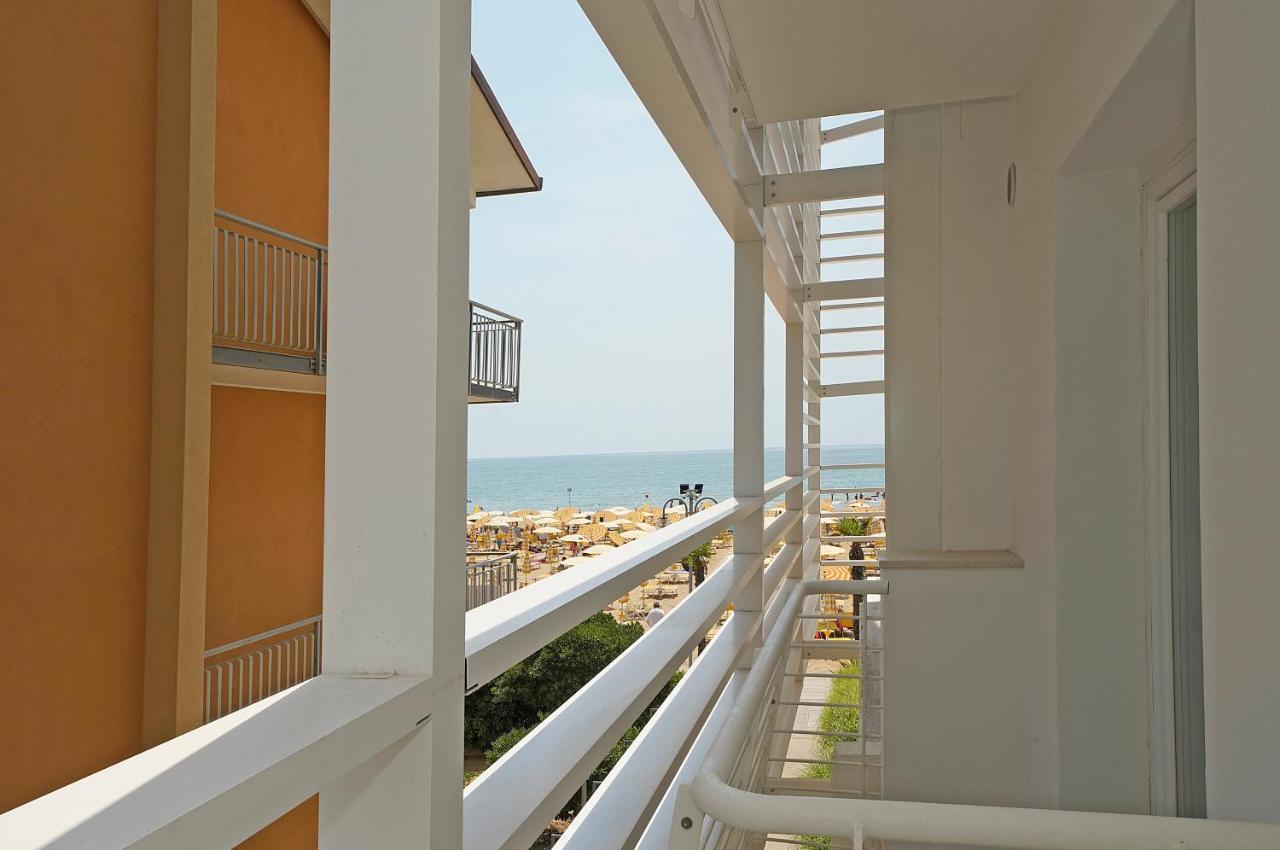 Hotel Strand A Frontemare Lido di Jesolo Bagian luar foto